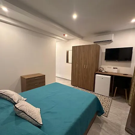 Couette-café La Bella 3*