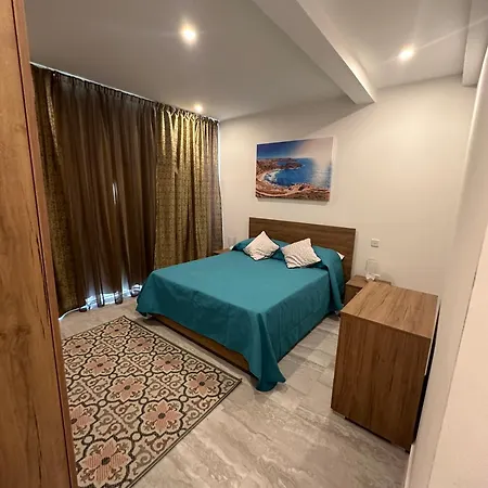 Couette-café La Bella 3*